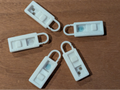 Clip-on clean/dirty toggle (laundry/packing cubes)