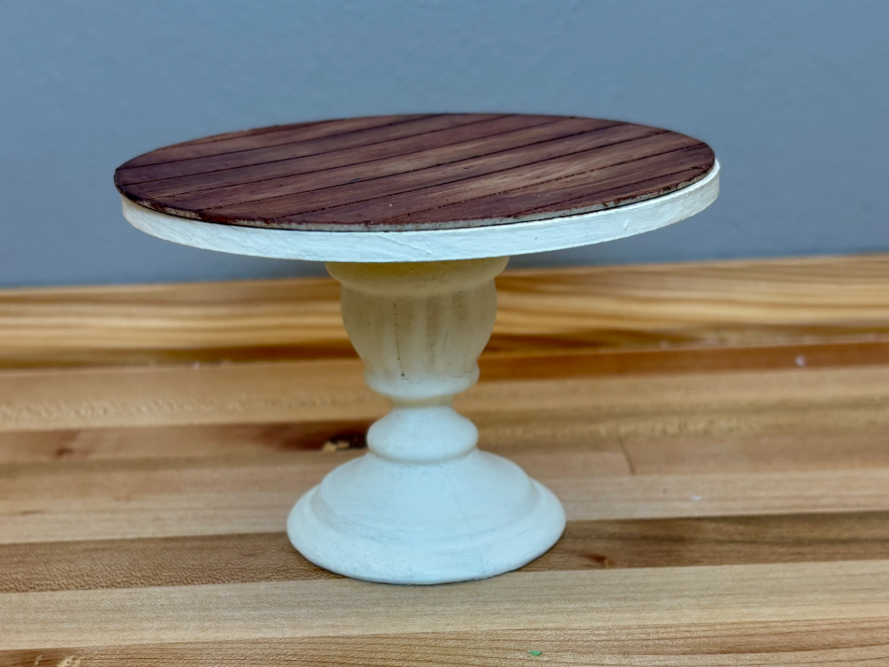Dollhouse Scale 1:12 Pedestal Kitchen Table