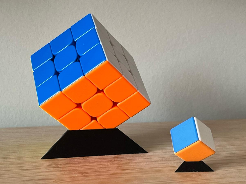 Simple Rubik's Cube Stand