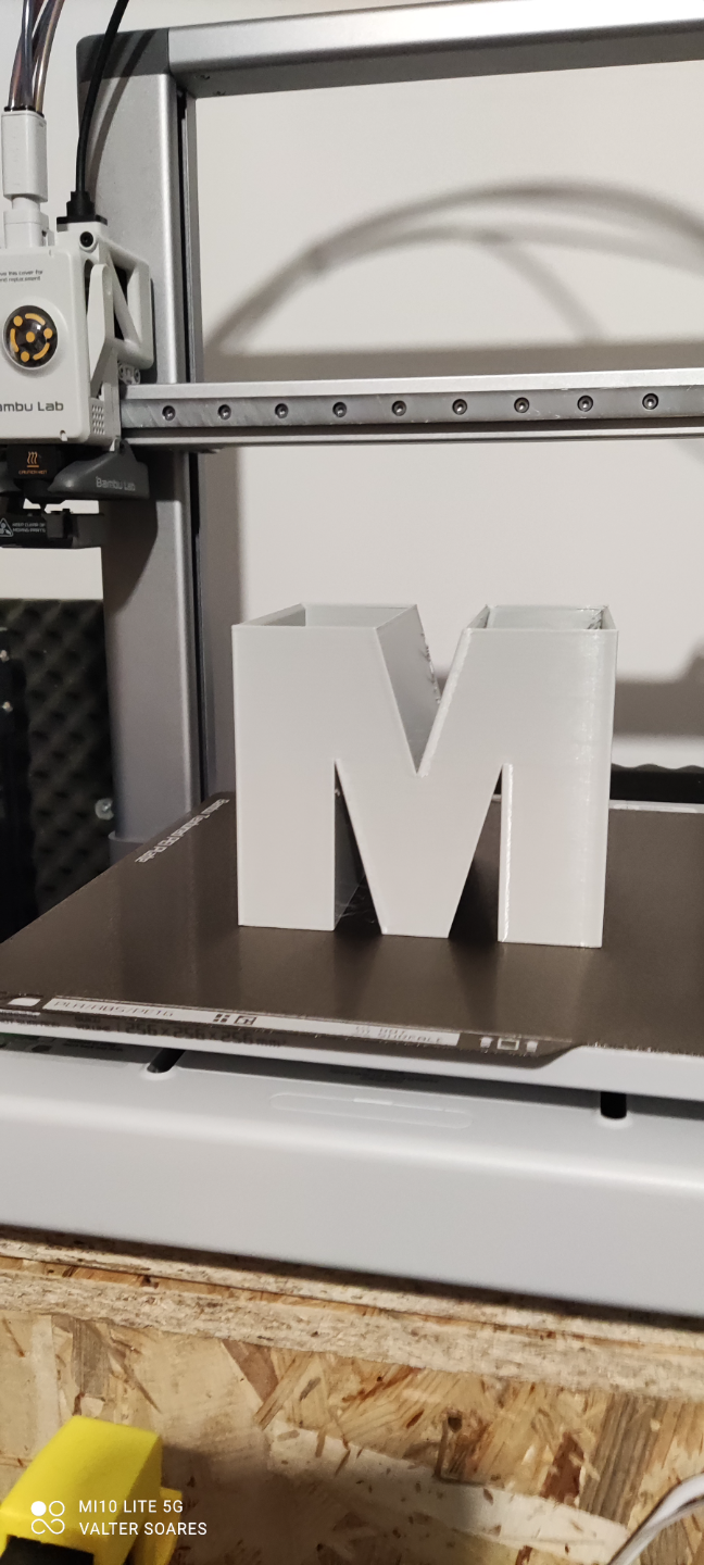 M pen holder
