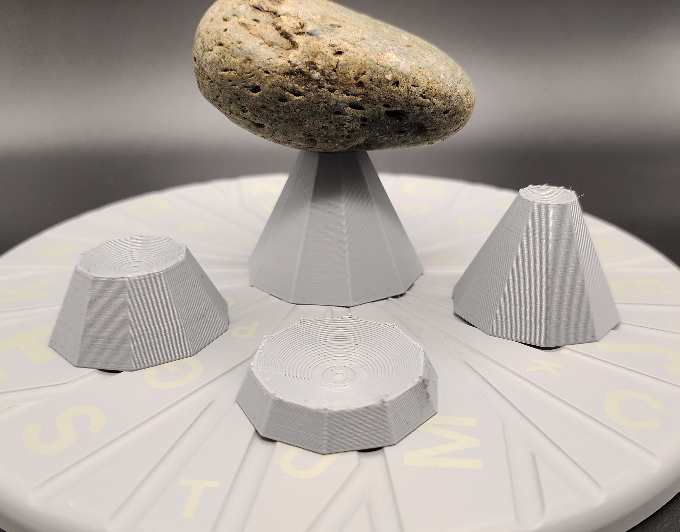 Stands for 3D Scanning Round Objects