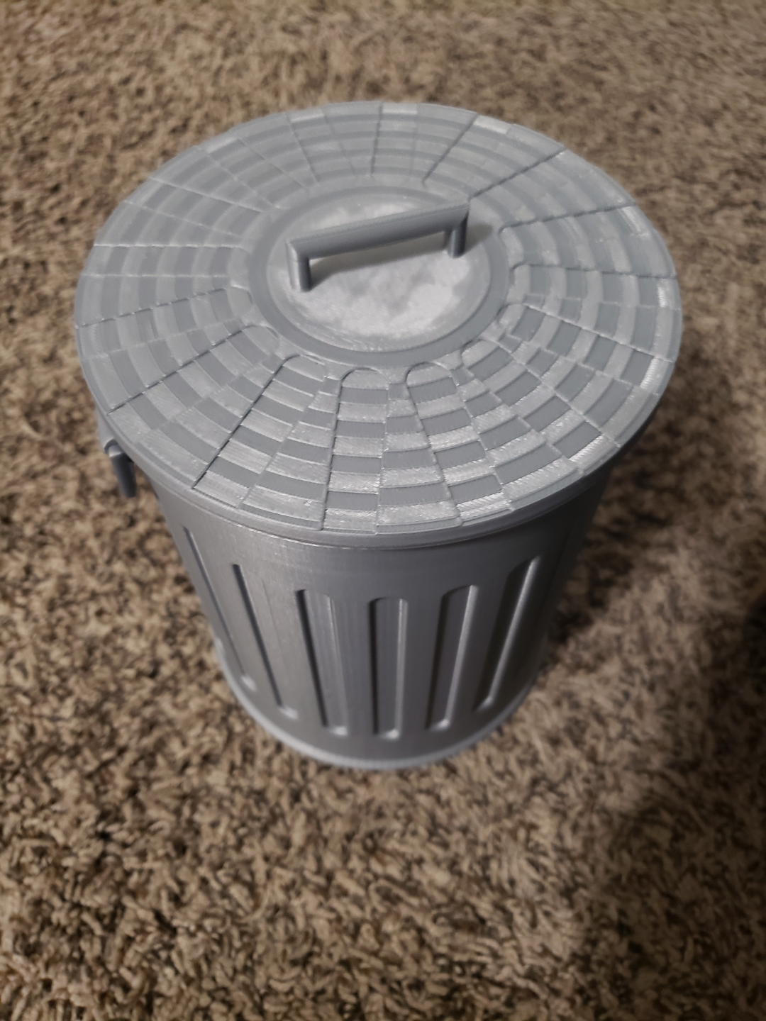 Trashcan with Snug Fit Lid