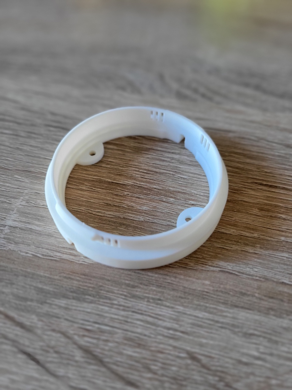 Bayonet adapter for Bambu lamp designs for E14/E27 sockets.