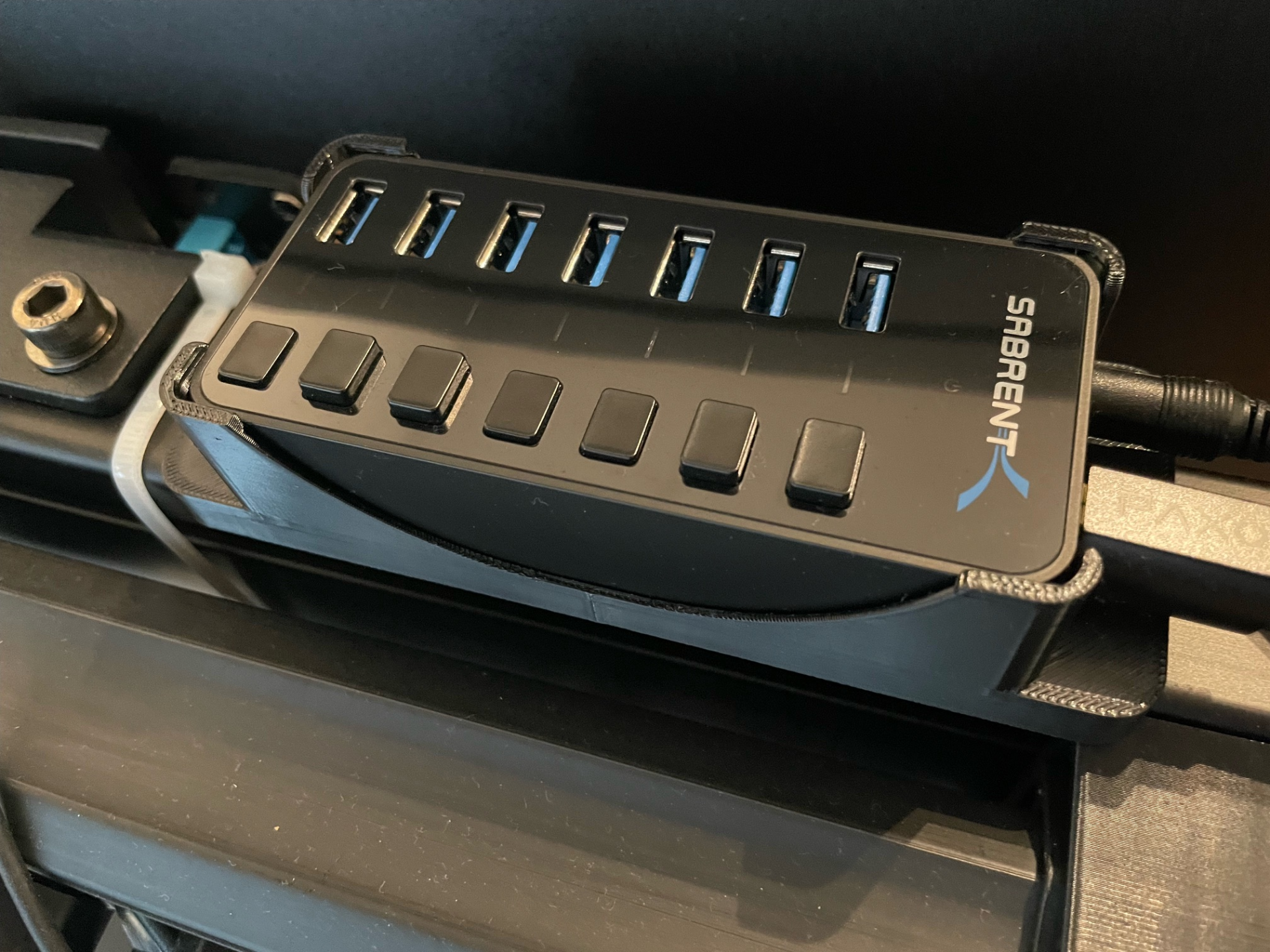 Mount Sabrent USB Hub 7port