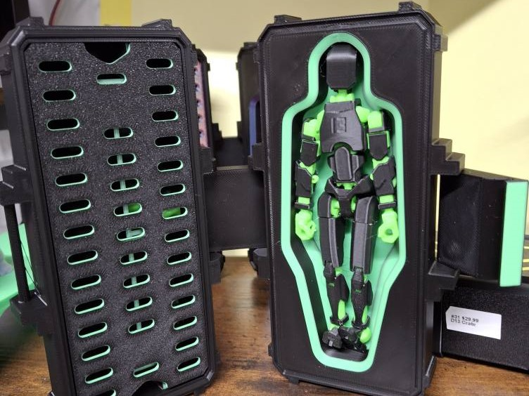 Dummy 13 Storage Travel Crate with Stand