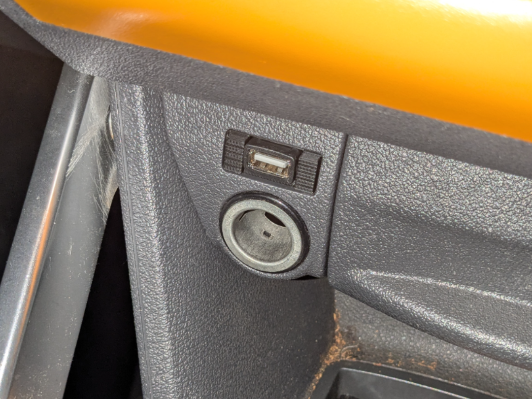 USB plug mount for VW ( volkswagen ) caddy