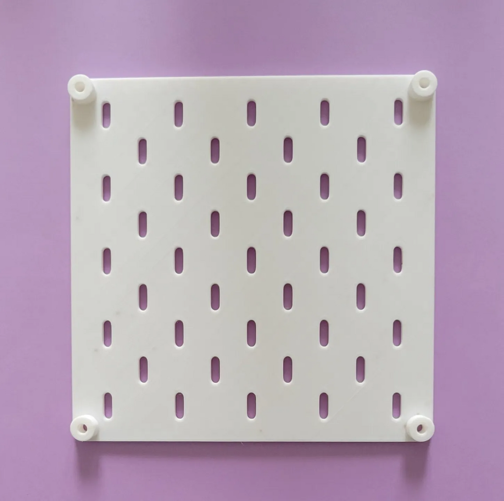 IKEA Skadis pegboard with 6mm Wall spacer / IKEA Skadis lochplatte mit 6mm Abstandhalter zur Wand