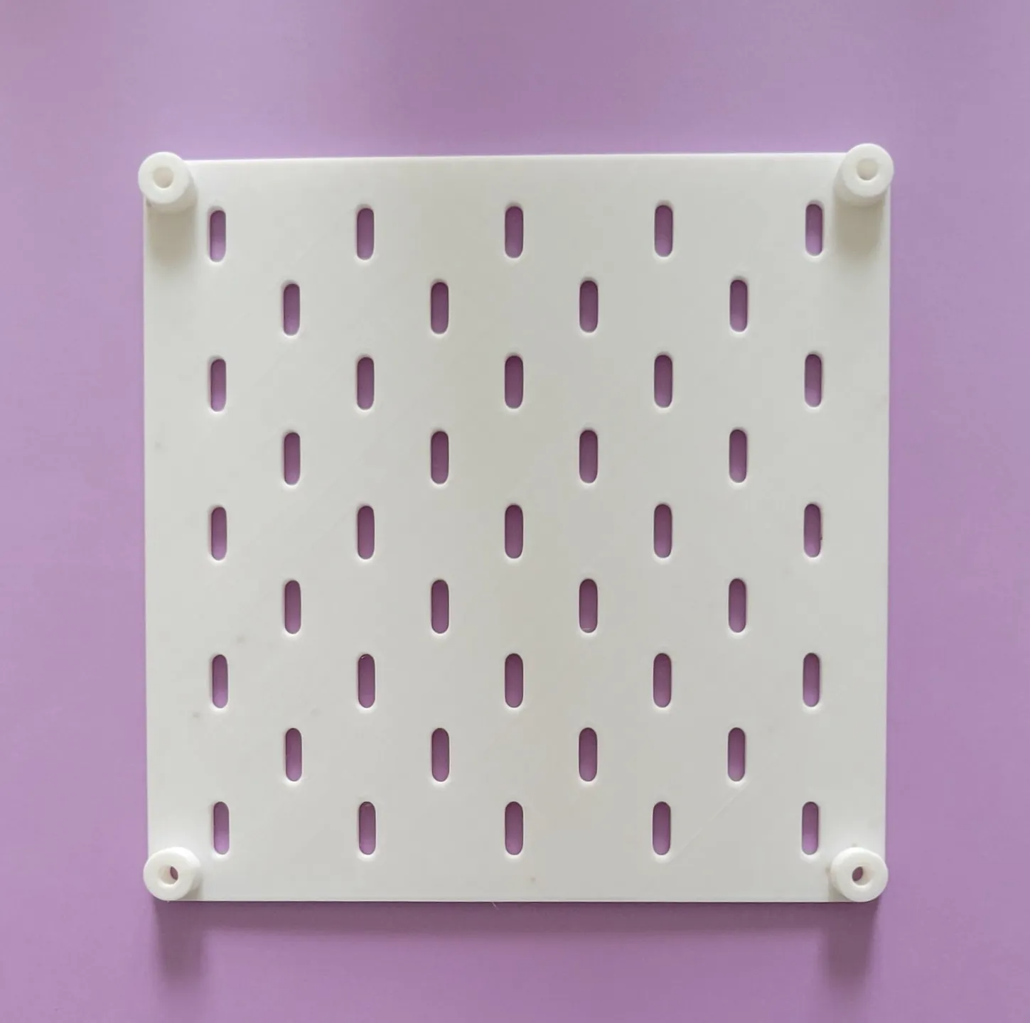 IKEA Skadis pegboard with 6mm Wall spacer / IKEA Skadis lochplatte mit 6mm Abstandhalter zur Wand