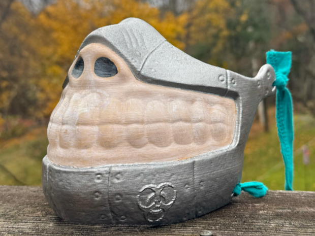 Metal mask withbone teeth