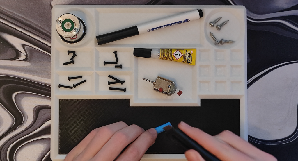 Screw organizer with TPU cutting mat.
