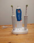 Oral-B toothbrush holder+ cable hiding place.