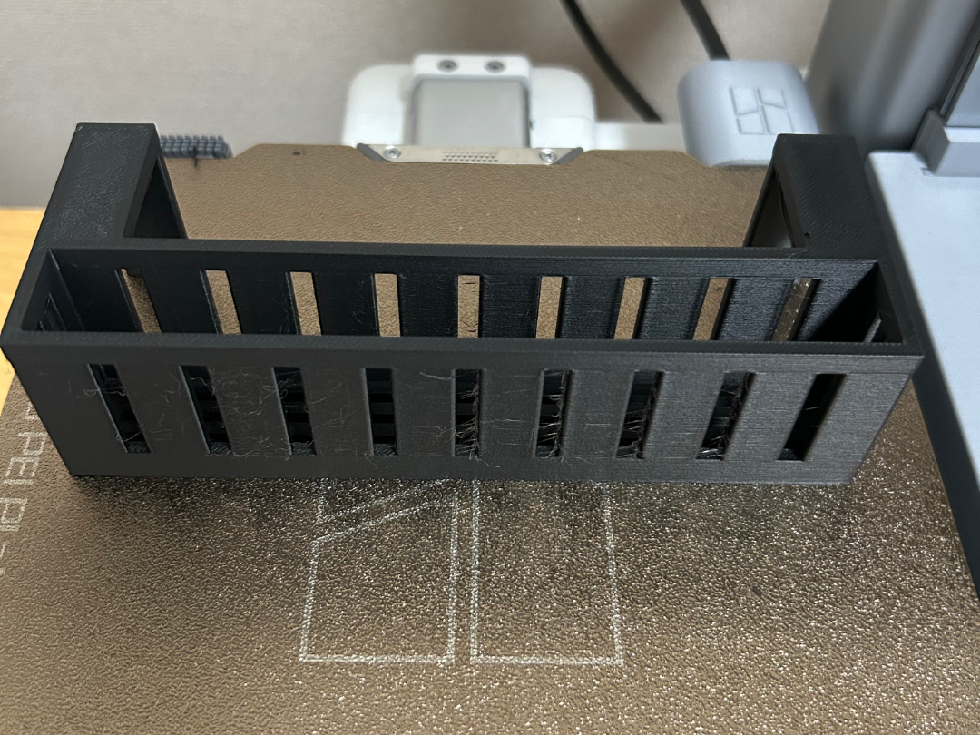 Wi-Fiルーター専用 衝立引っ掛け一体型ボックスホルダー