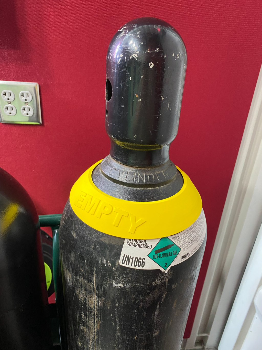 Empty label tag for air gas tanks