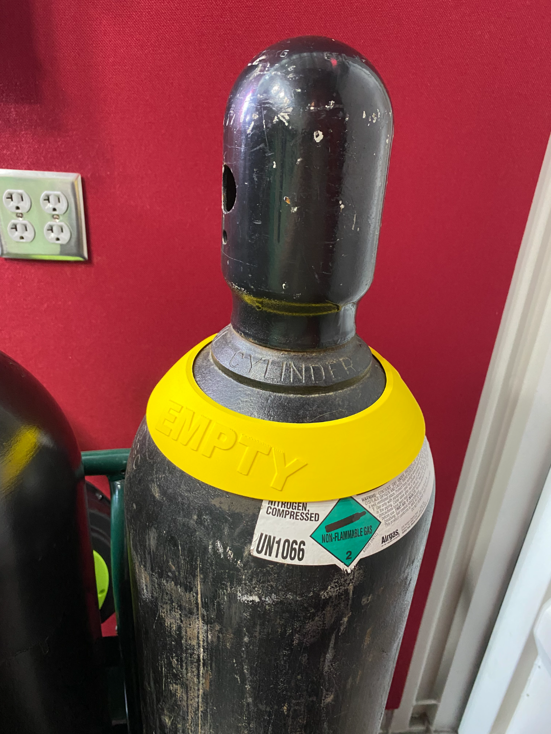 Empty label tag for air gas tanks
