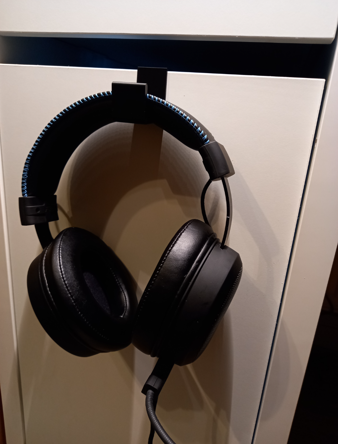 Headphone holder for Micke desk from Ikea