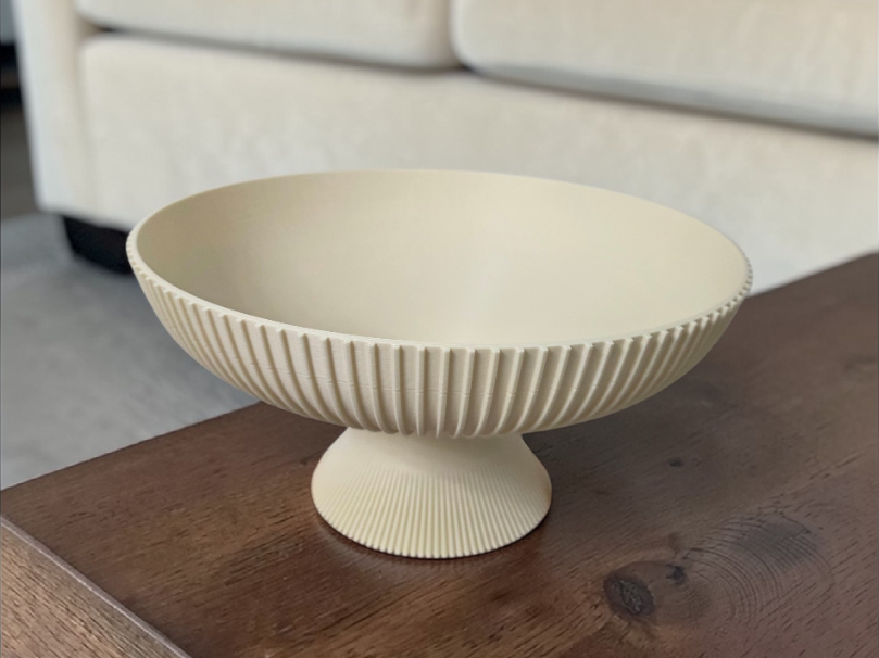Geriffelte Design-Schale auf Fuß