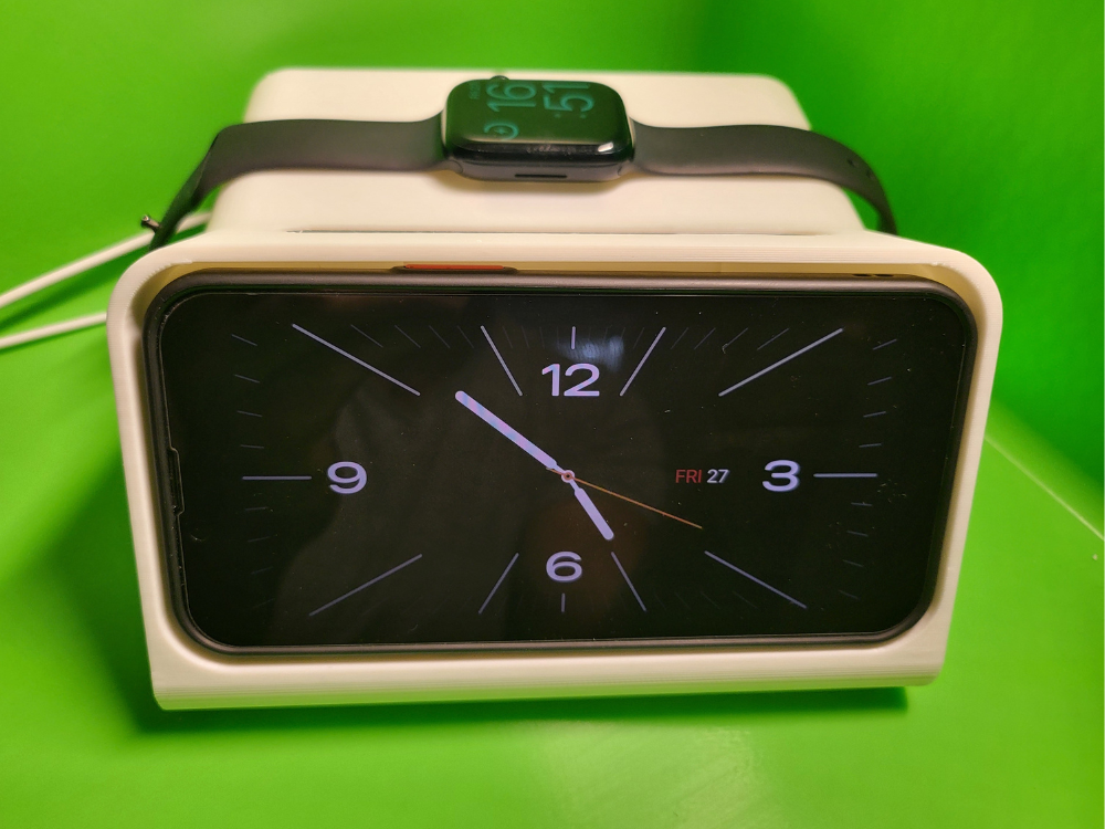Iphone 13 Pro Standby Dock with Case + Watch