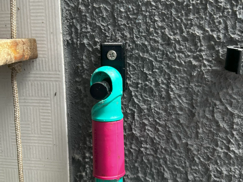 Suporte de Parede para Vassoura