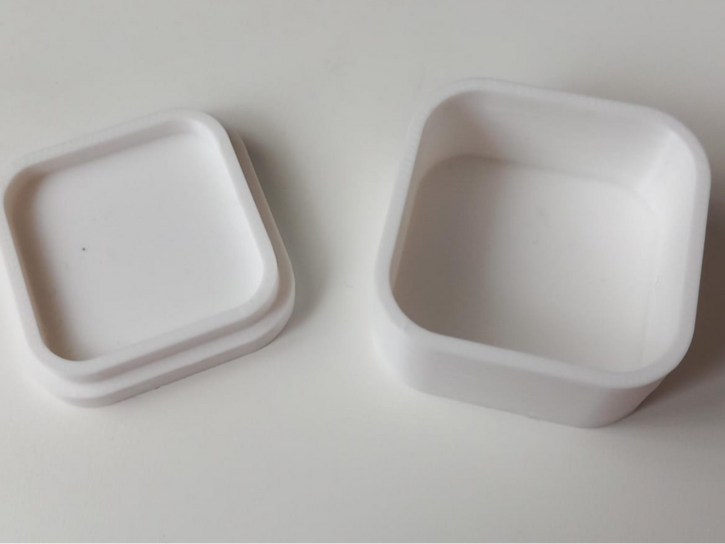 Box with lid