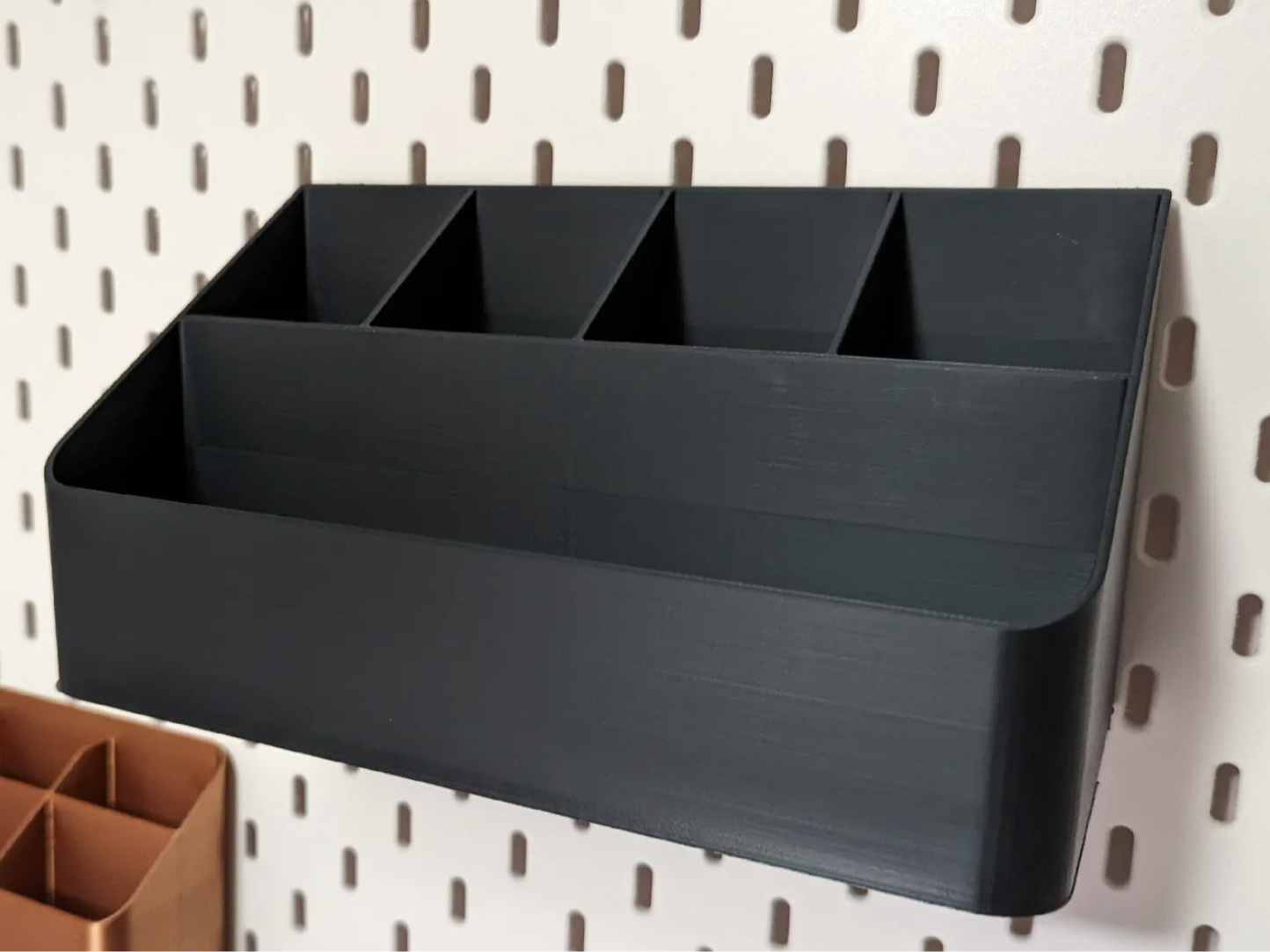 Skadis slanted 5 sectioned Container