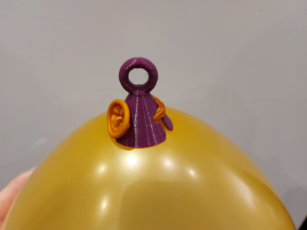 Balloon holder with eyelet