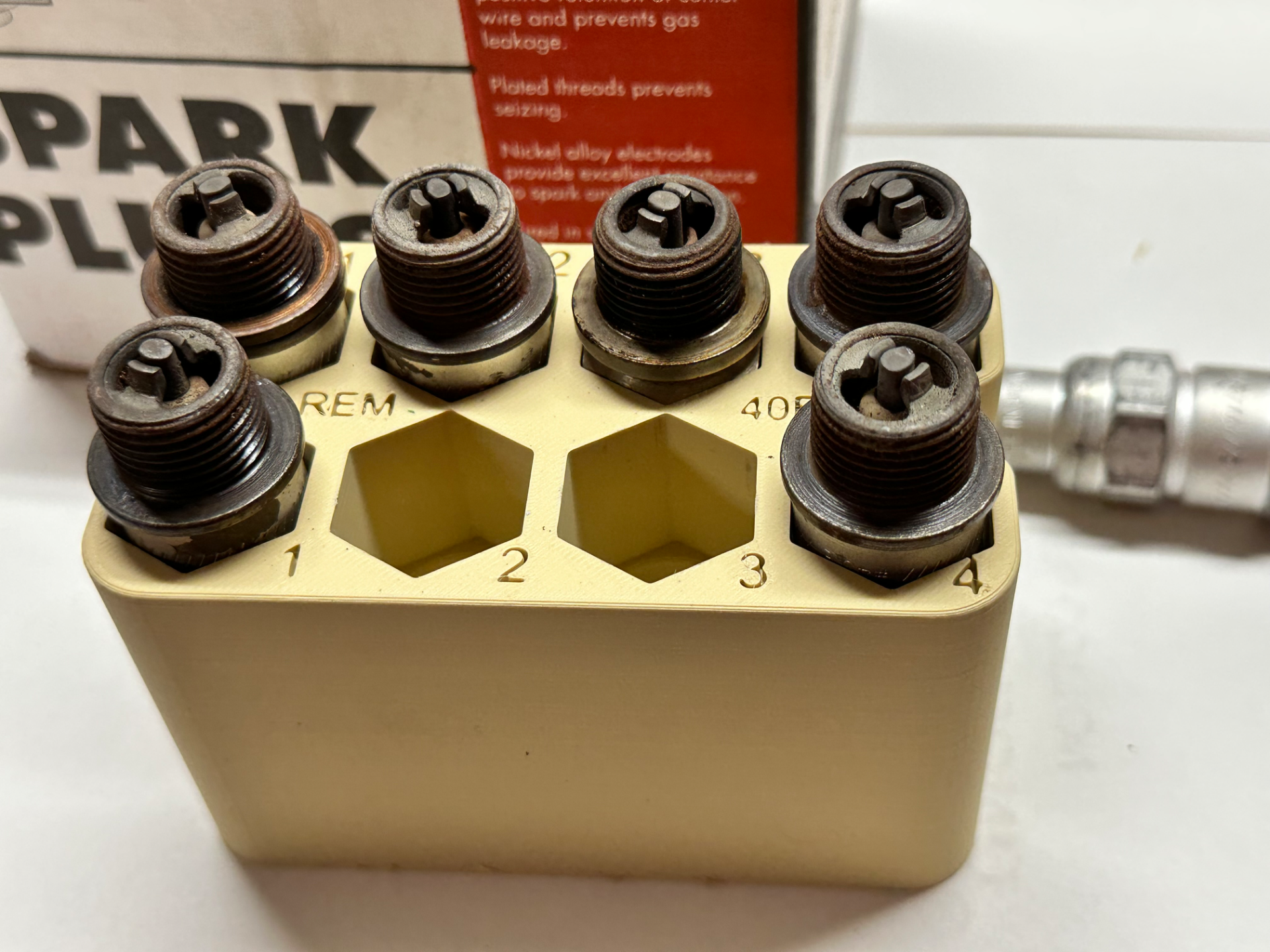 REM40E Aviation Sparkplug Holder
