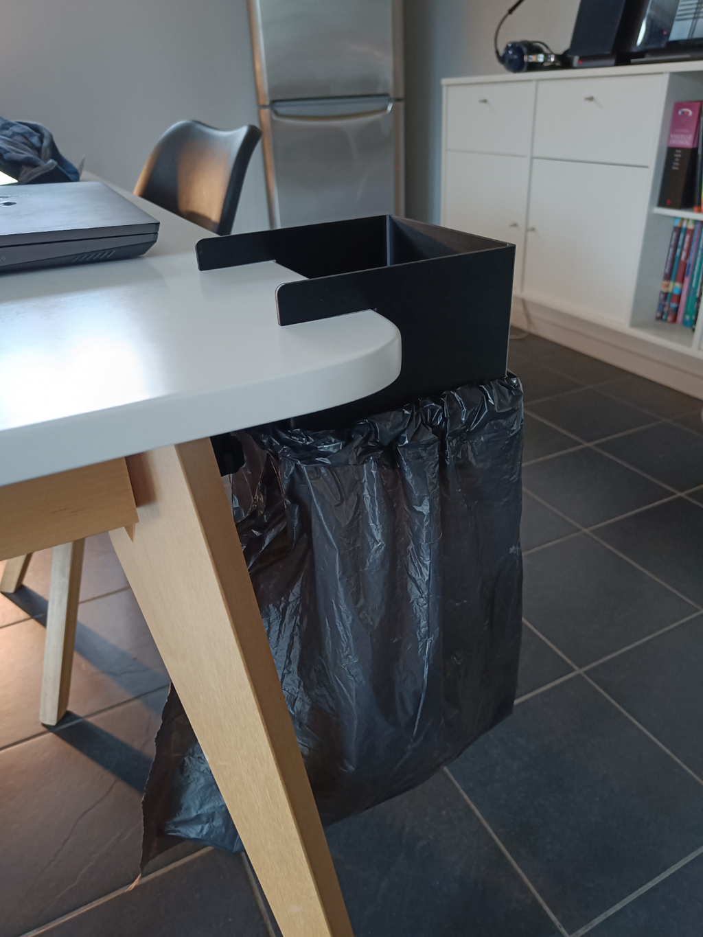 Desk bin - trash bag compatible