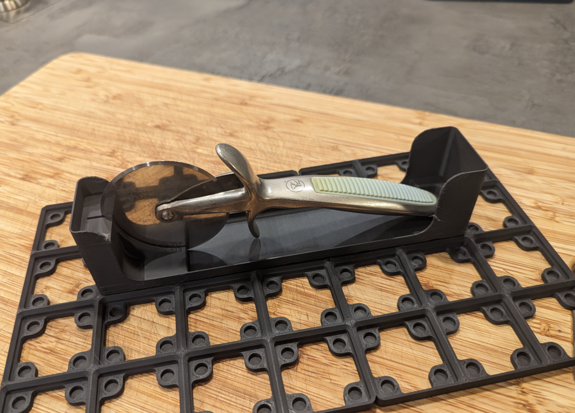 Gridfinity Pizza cutter holder
