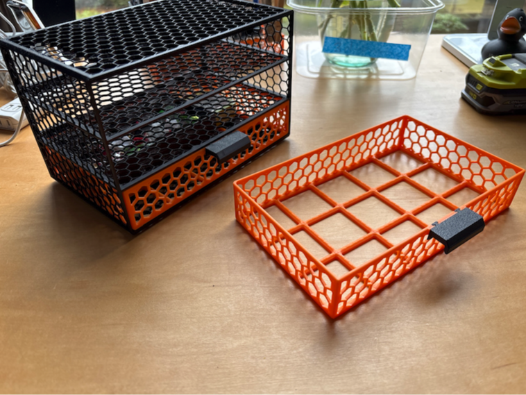Gridfinity case and drawer with honeycomb pattern