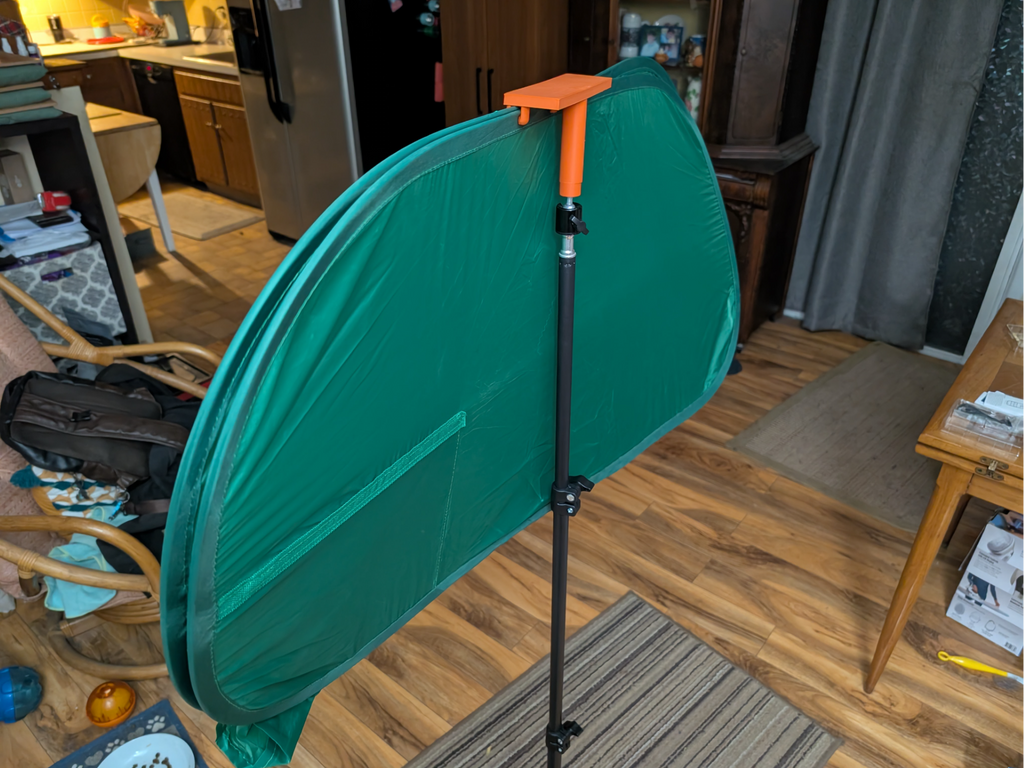 Tripod mounted green screen holder clip