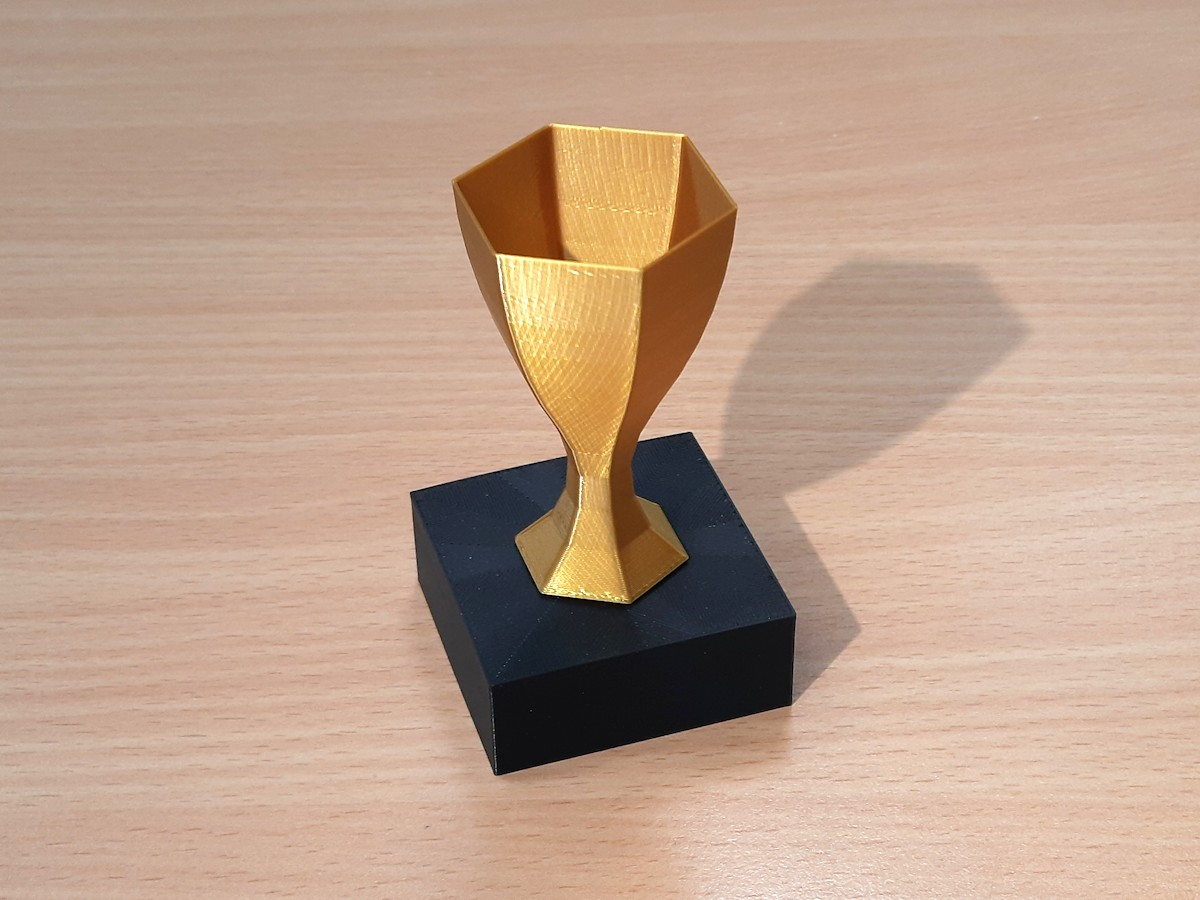 minimalistic hex trophy (vase mode)