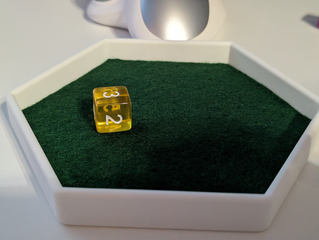 Low profile dice tray with felt cutout template