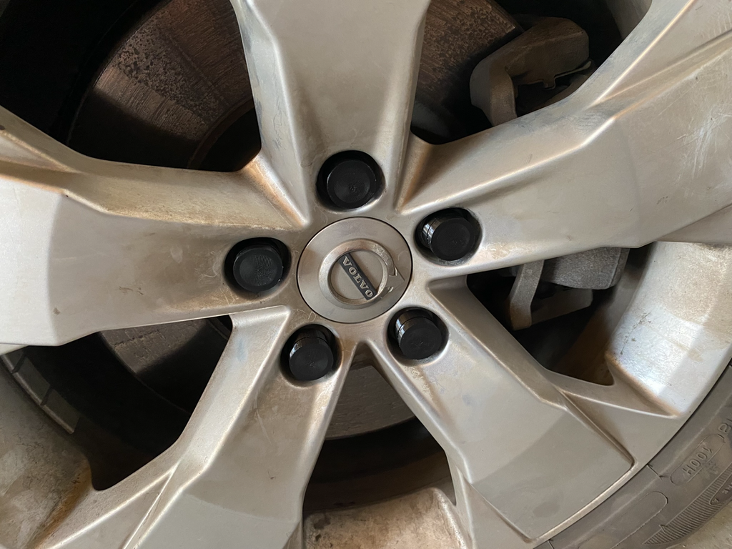 Parametric wheel nut cover and puller