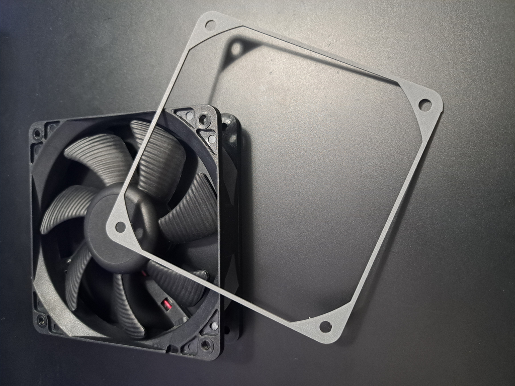 PC case fan spacer