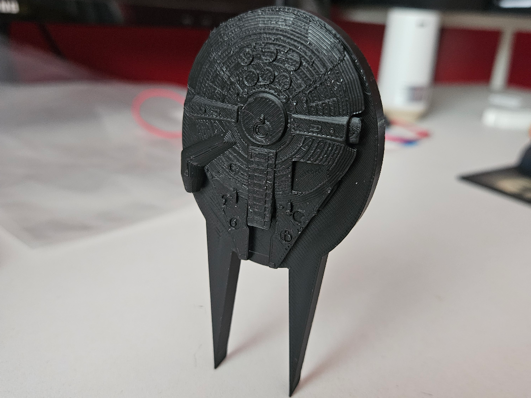 Millenium Falcon Golf Divot Tool
