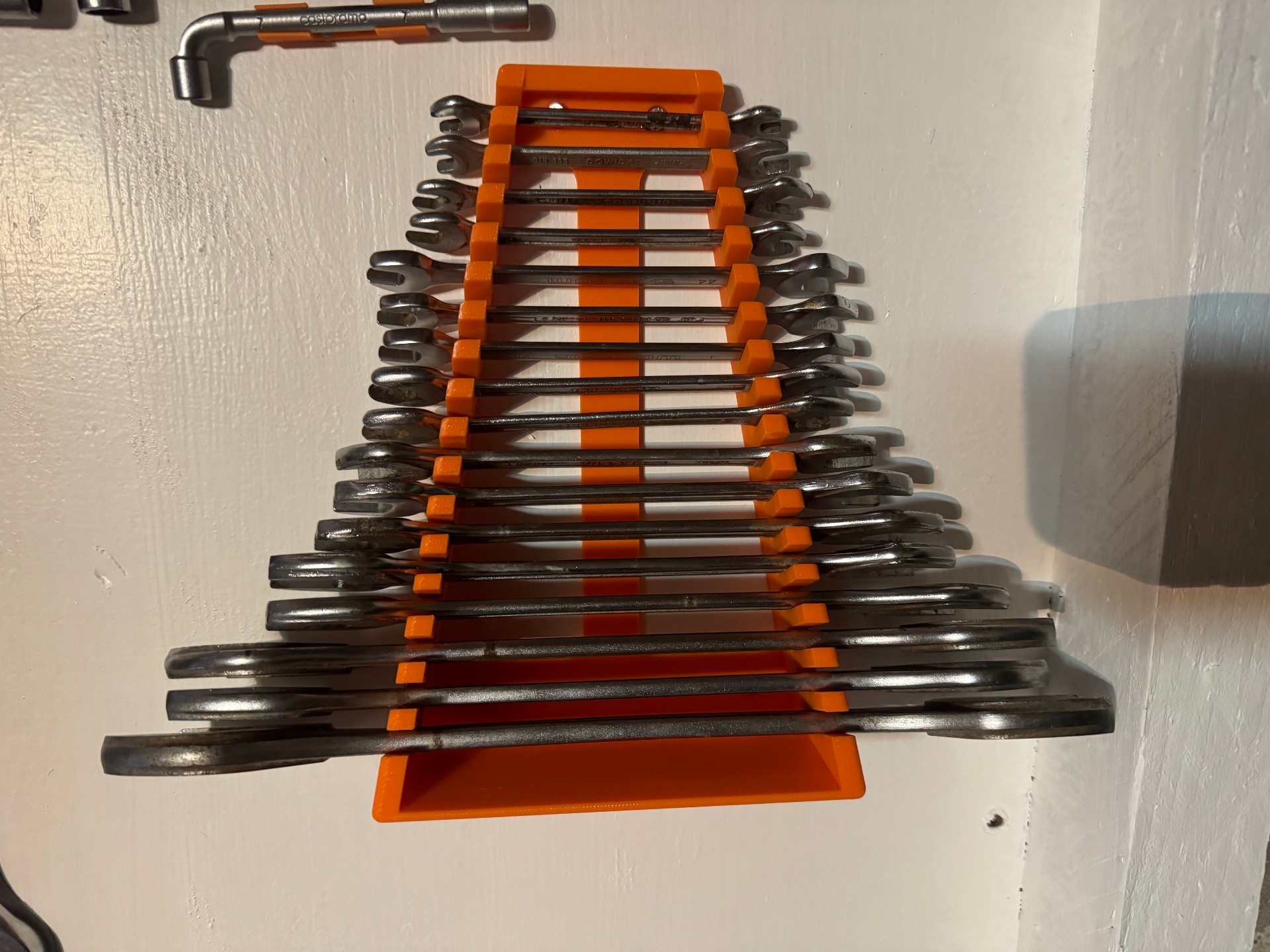 Wrench wall mount