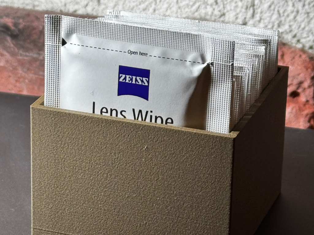 Lens Wipe Storage / Glasses Cleaner Wipes Storage