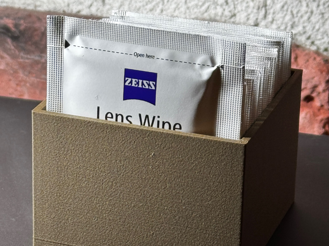 Lens Wipe Storage / Glasses Cleaner Wipes Storage
