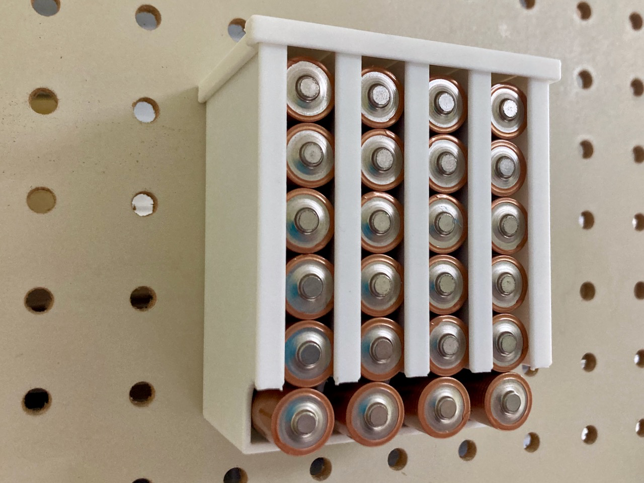 Sy's Peglock - Battery Dispenser (AA)