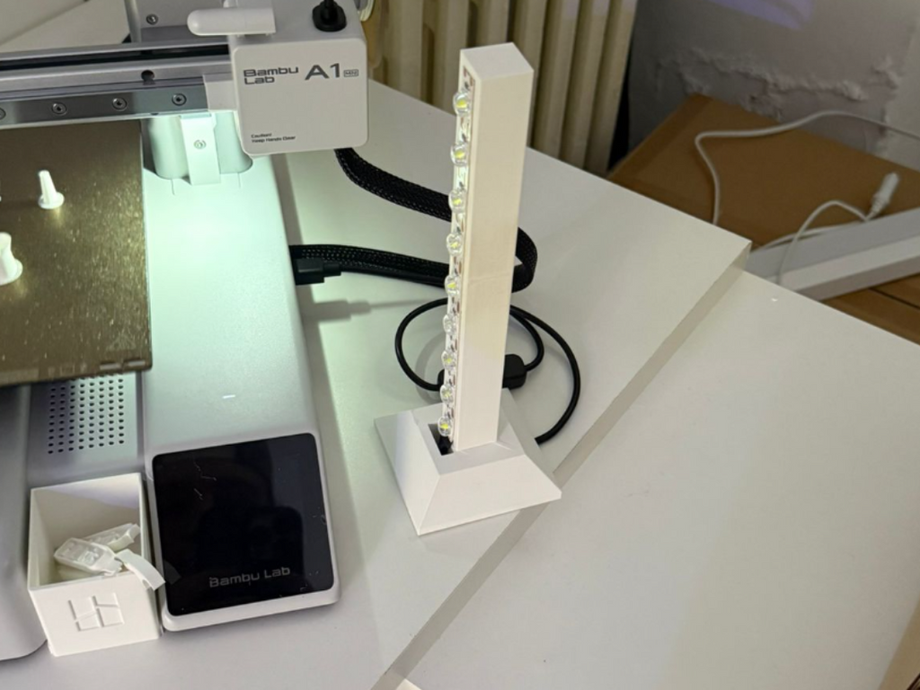stand led strip - stand striscia led
