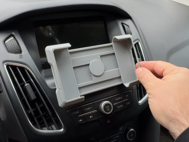 Car phone holder from CD drive (Ford Focus MK3)