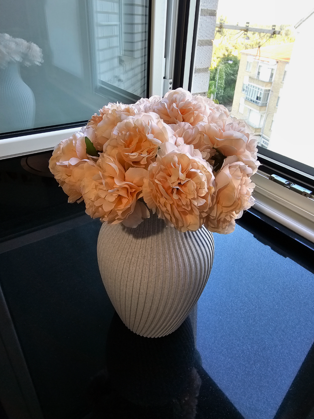Twist vase (24 cm)