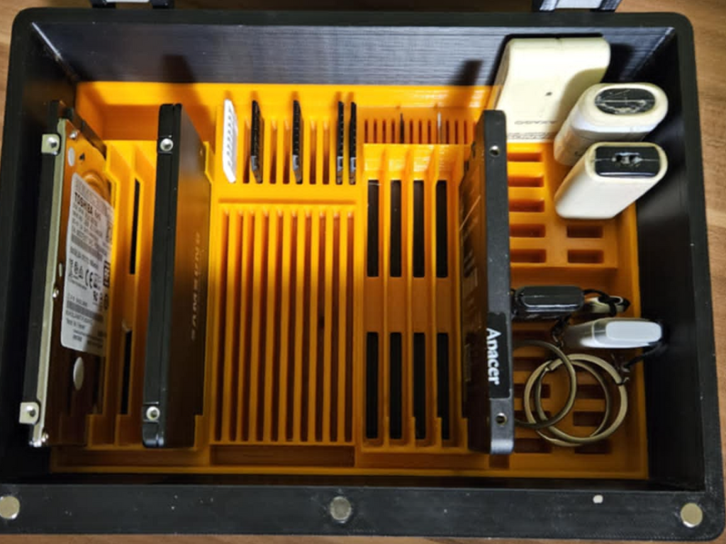 Durable storage box for SSD, SD, MicroSD and USB
