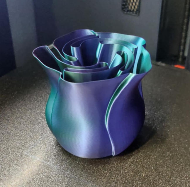 vase rose-shaped