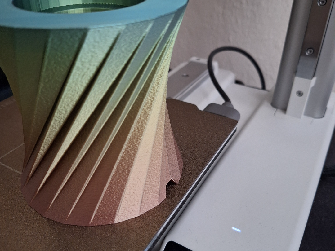 Fuzzy Spiral Lamp Base (E27)