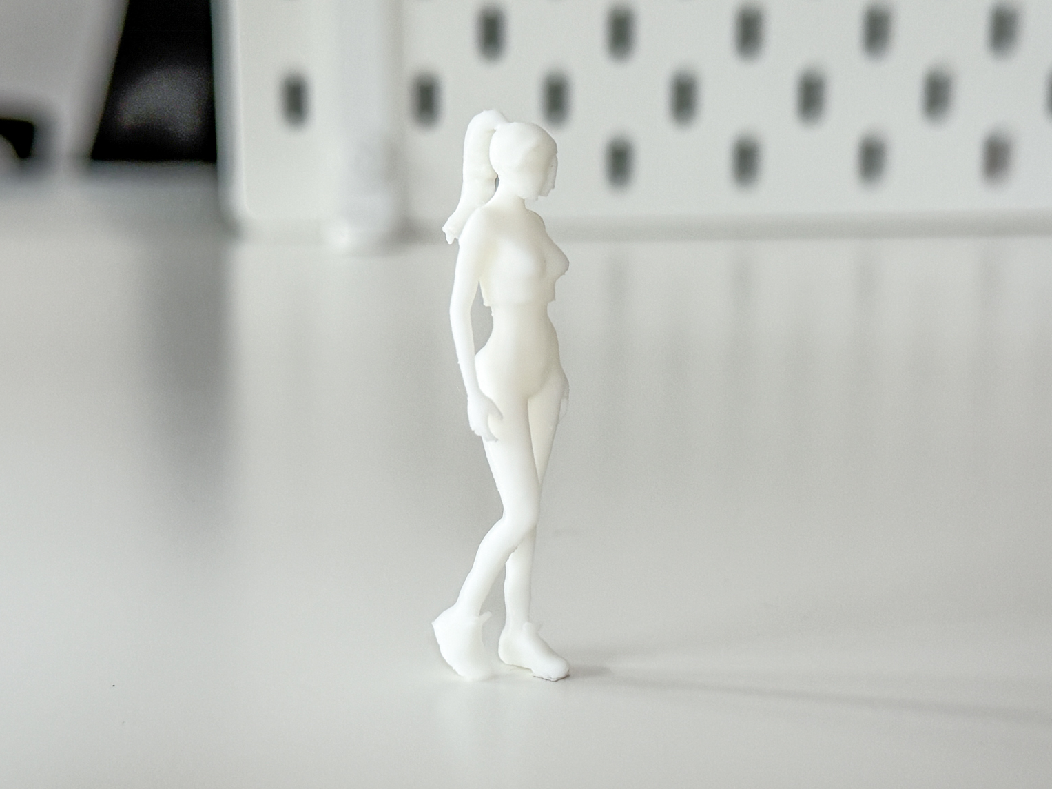 Miniature Woman/Fitness Girl for your Diorama