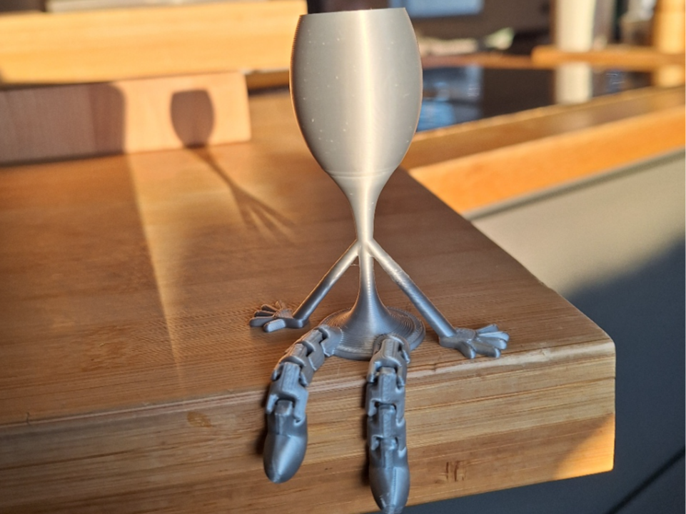 Articulated flexi wine glass with legs