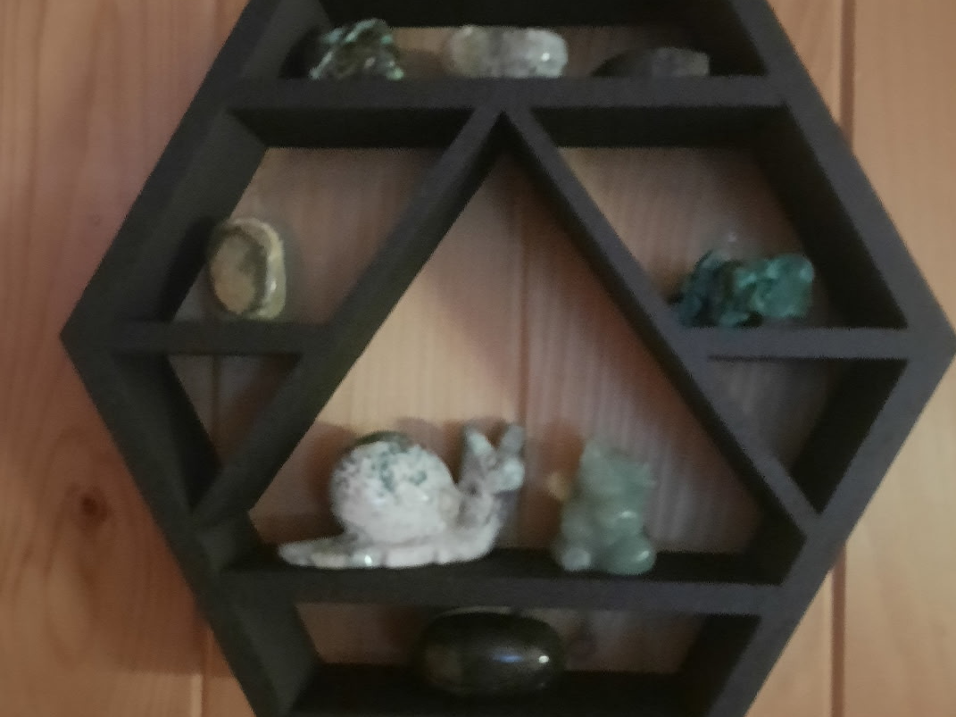Hangable Display Shelf