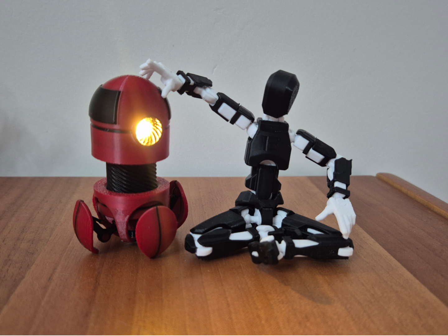 Mini robot with 5mm Led