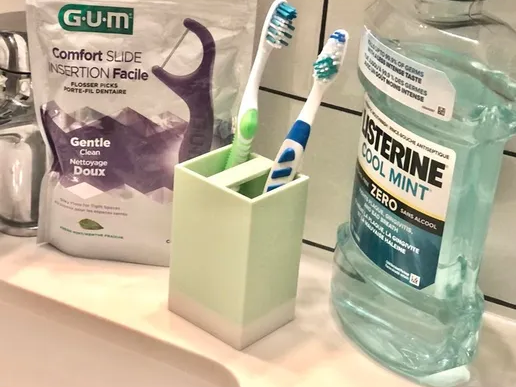 Toothbrush holder Two-part with removable bottom